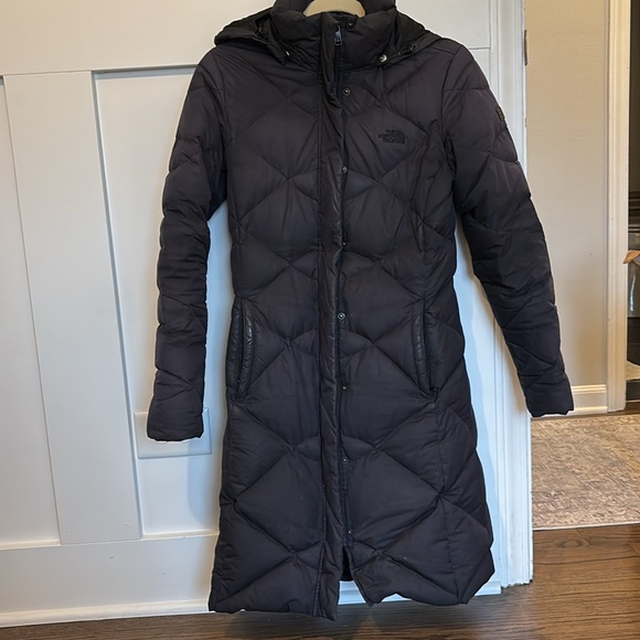 The North Face Women’s Black Metro Parka 550 - Picture 2 of 6